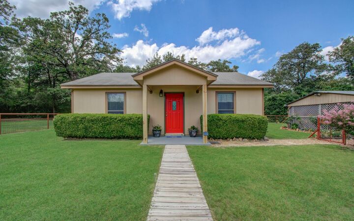 Property Photo: 11531 Silver Springs Road TX 76567