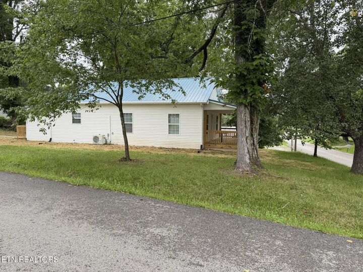 Property Photo: 146 Roberts St TN 37748