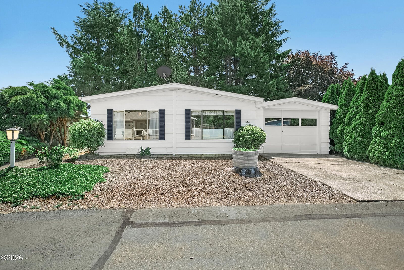 Property Photo:  324 NE 35th Street  OR 97365 