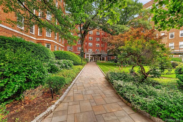 Property Photo:  949 Palmer Road 5K  NY 10708 
