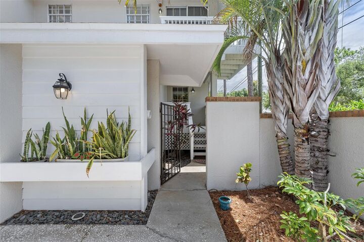 Property Photo: 5116 Bayshore Boulevard FL 33611