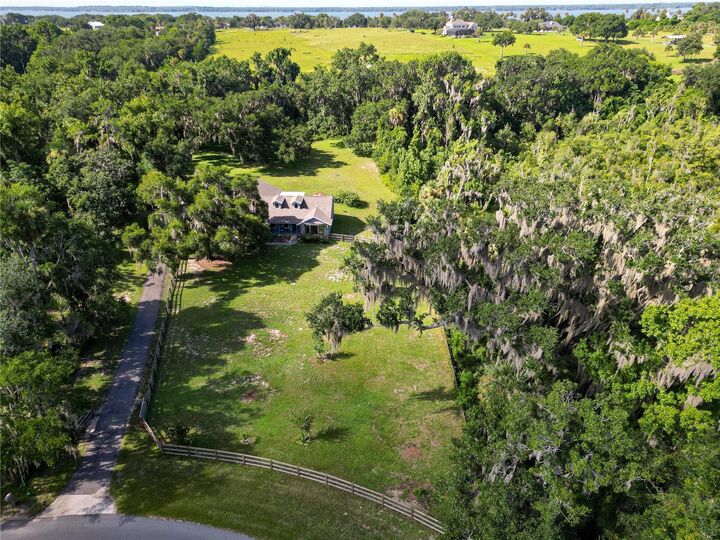 Property Photo: 6820 Tuscawilla Drive FL 34748