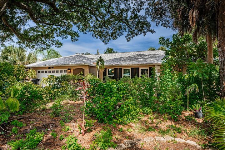 Property Photo: 5230 Venetian Boulevard NE FL 33703