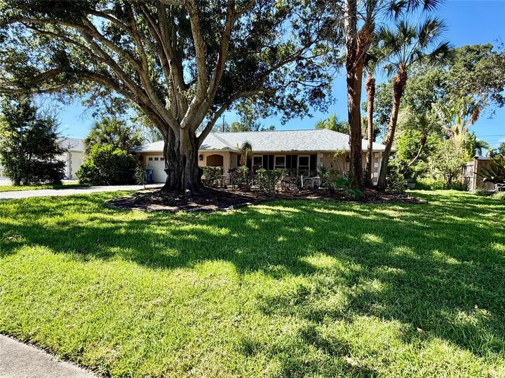 Property Photo:  5230 Venetian Boulevard NE  FL 33703 