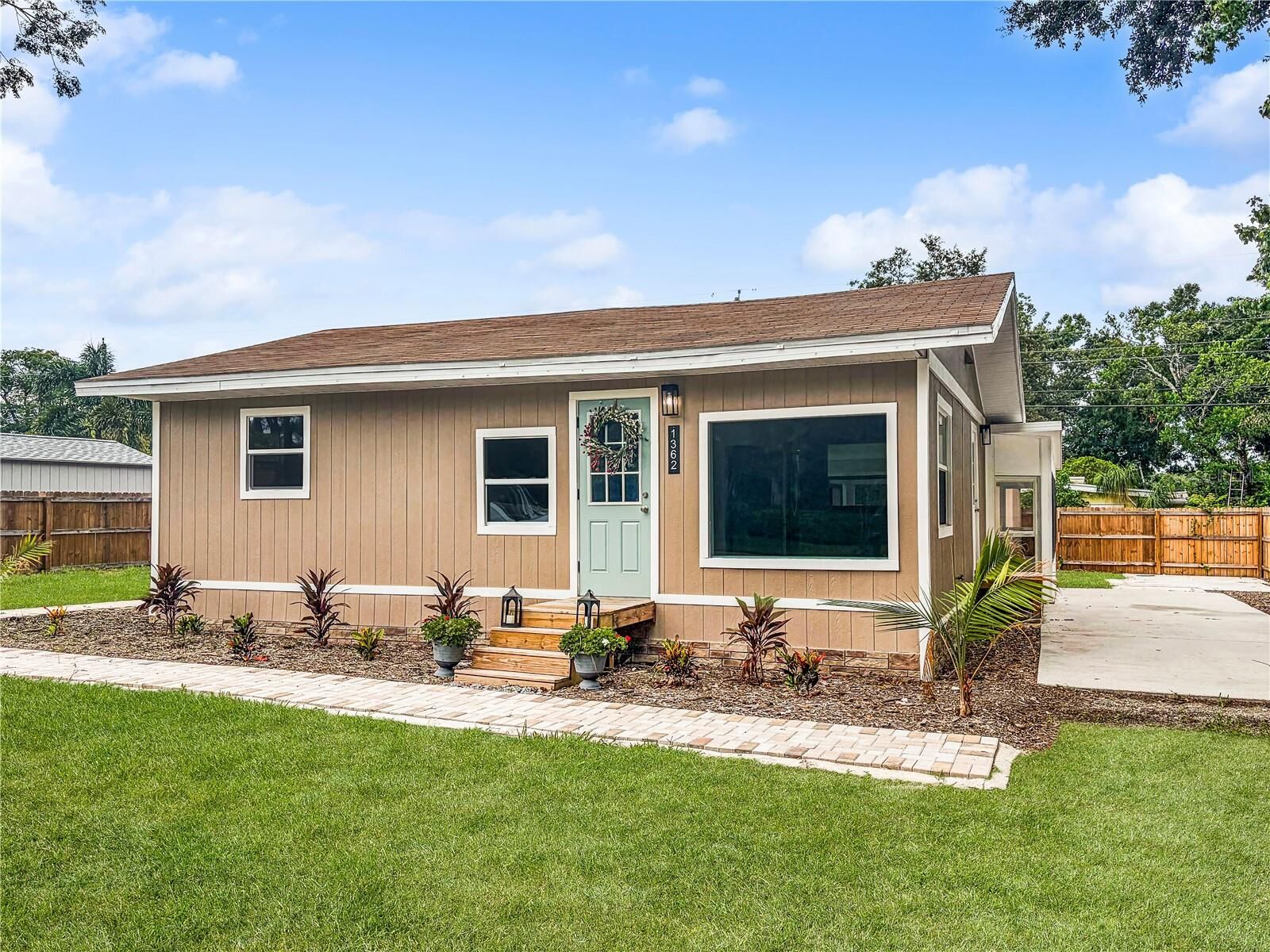 Property Photo: 1362 Milton Street FL 33756