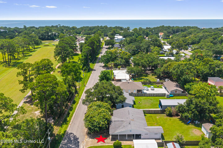 Property Photo:  1109 Country Club Drive  MS 39567 