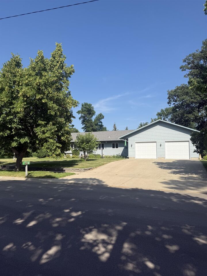 Property Photo:  416 W 2nd St  ND 58790 