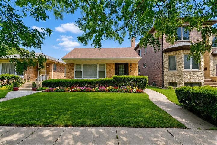 Property Photo: 6311 N Kedvale Avenue IL 60646