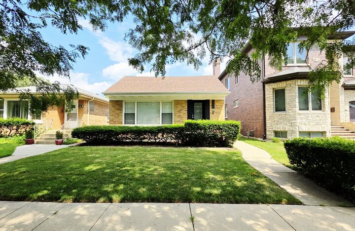 Property Photo:  6311 N Kedvale Avenue  IL 60646 