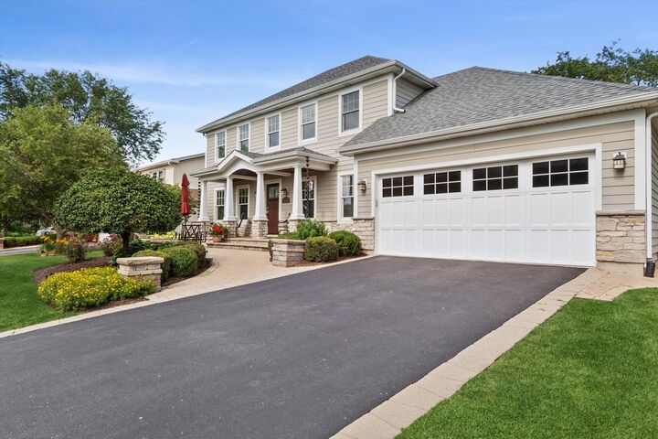 Property Photo:  1137 Hyde Park Lane  IL 60565 