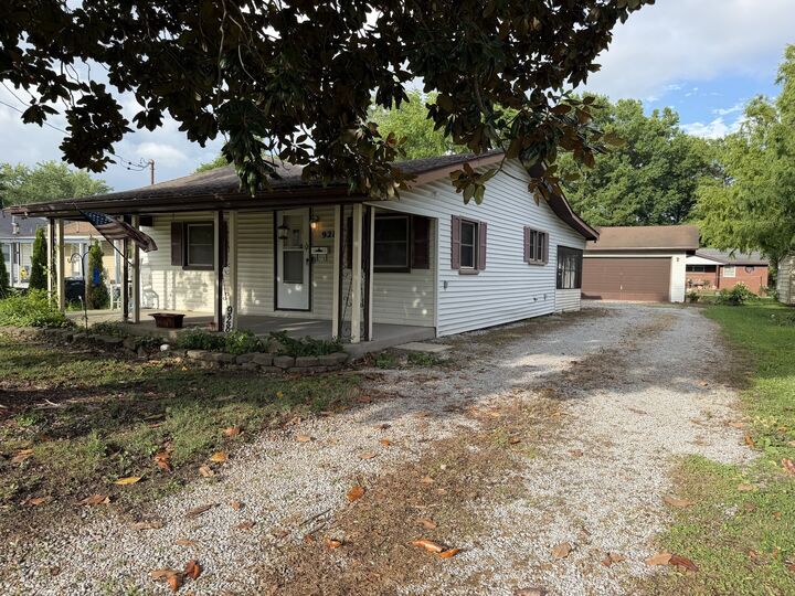 Property Photo:  928 N 7th Street  IL 62966 