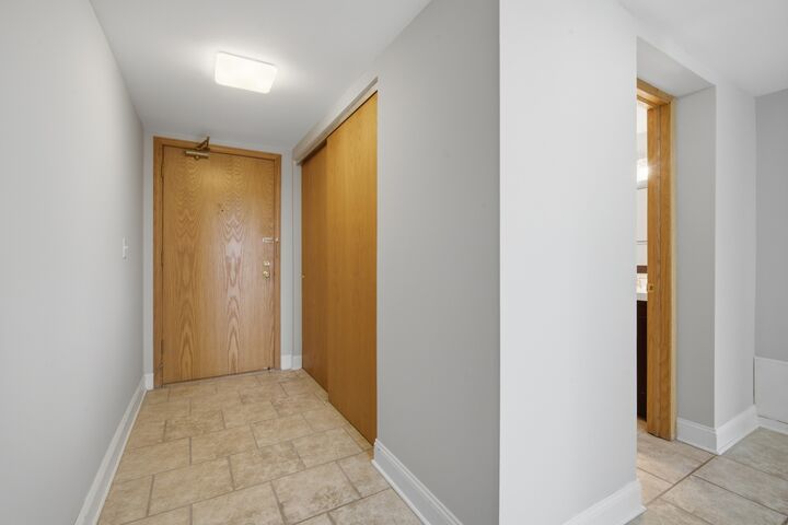Property Photo:  700 Graceland Avenue 708  IL 60016 