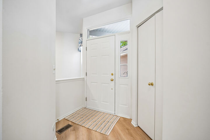 Property Photo: 20 Arbordale Court IL 60102