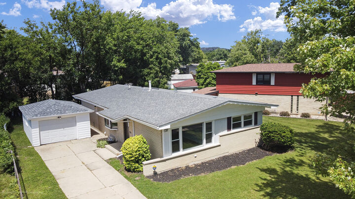 Property Photo: 220 N Park Drive IL 60425