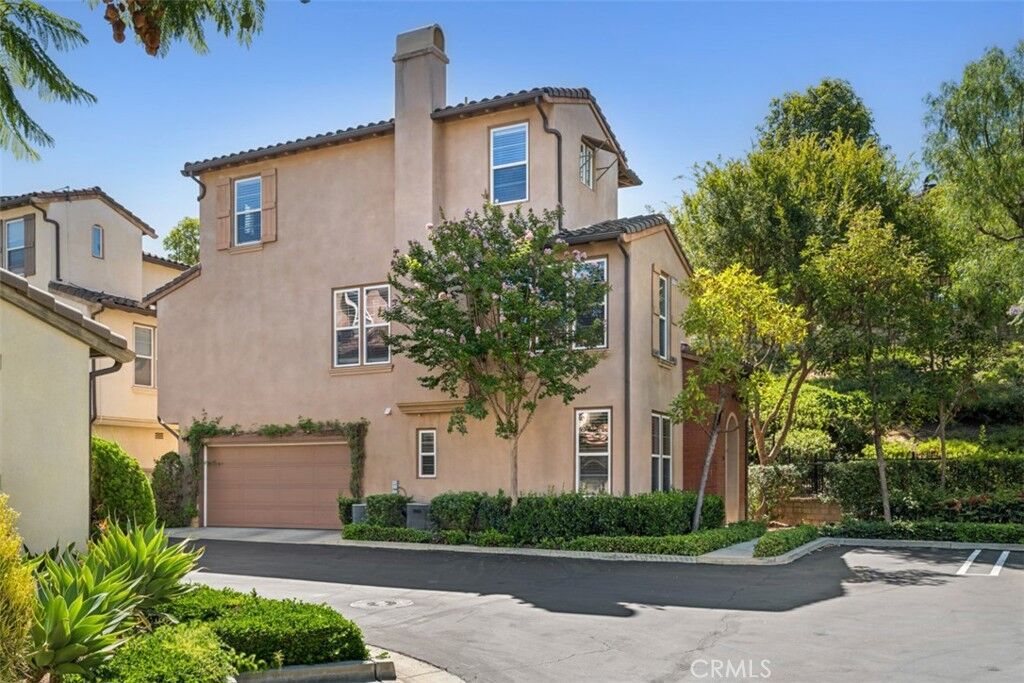 Property Photo: 214 Tall Oak CA 92603