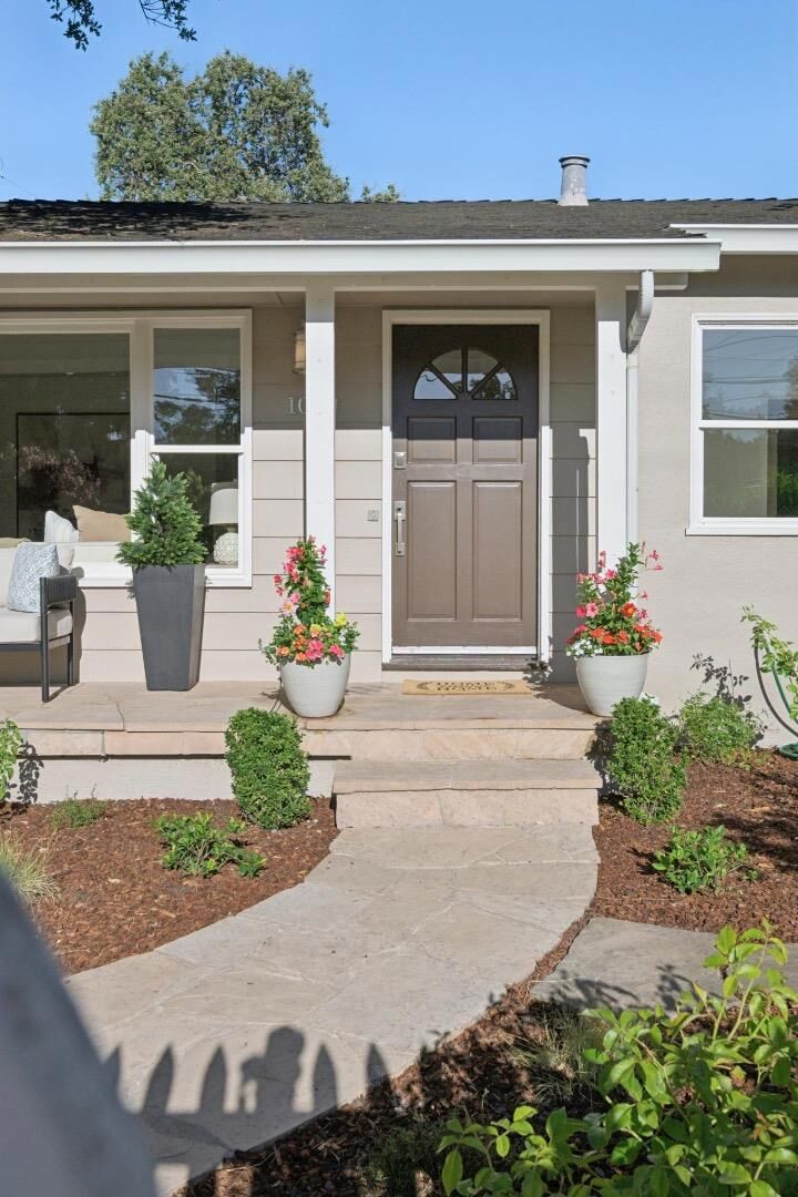 Property Photo:  1004 Del Norte Avenue  CA 94025 