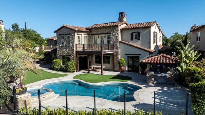 Property Photo:  7 Kent Court  CA 92694 