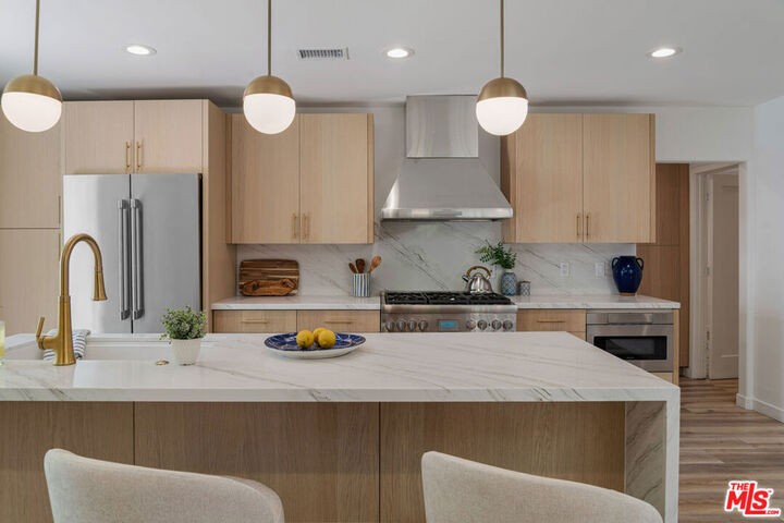 Property Photo: 750 N Stanley Avenue CA 90046