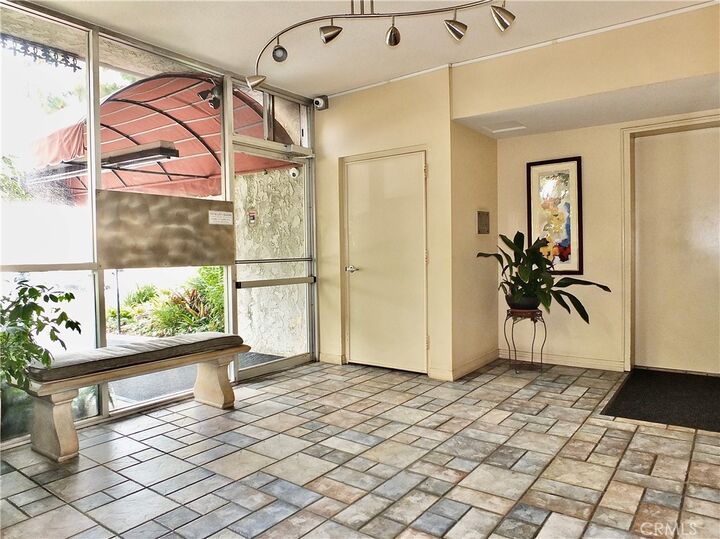 Property Photo: 372 Carroll Park E E 406 CA 90814