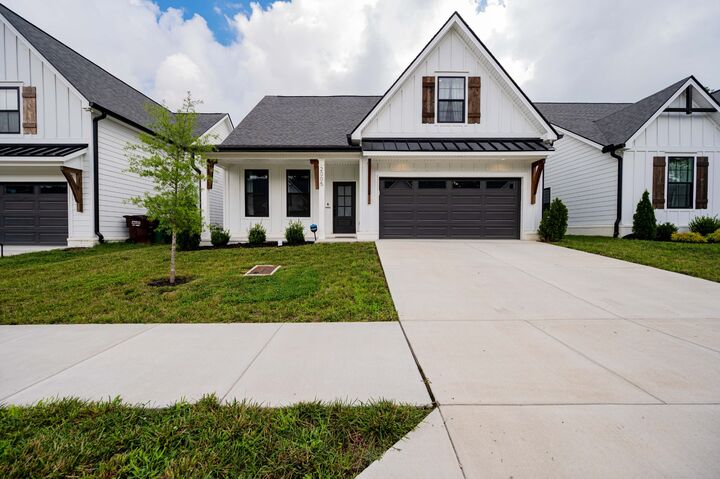 Property Photo:  2005 Pleasant Cv  TN 37214 