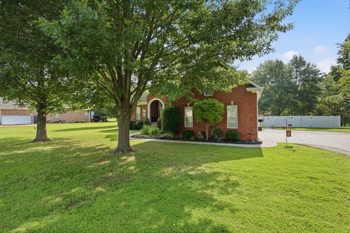 Property Photo:  421 Karlee Ct  TN 37087 