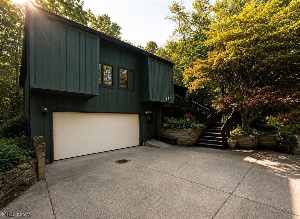 Property Photo: 950 Kingswood Drive OH 44313