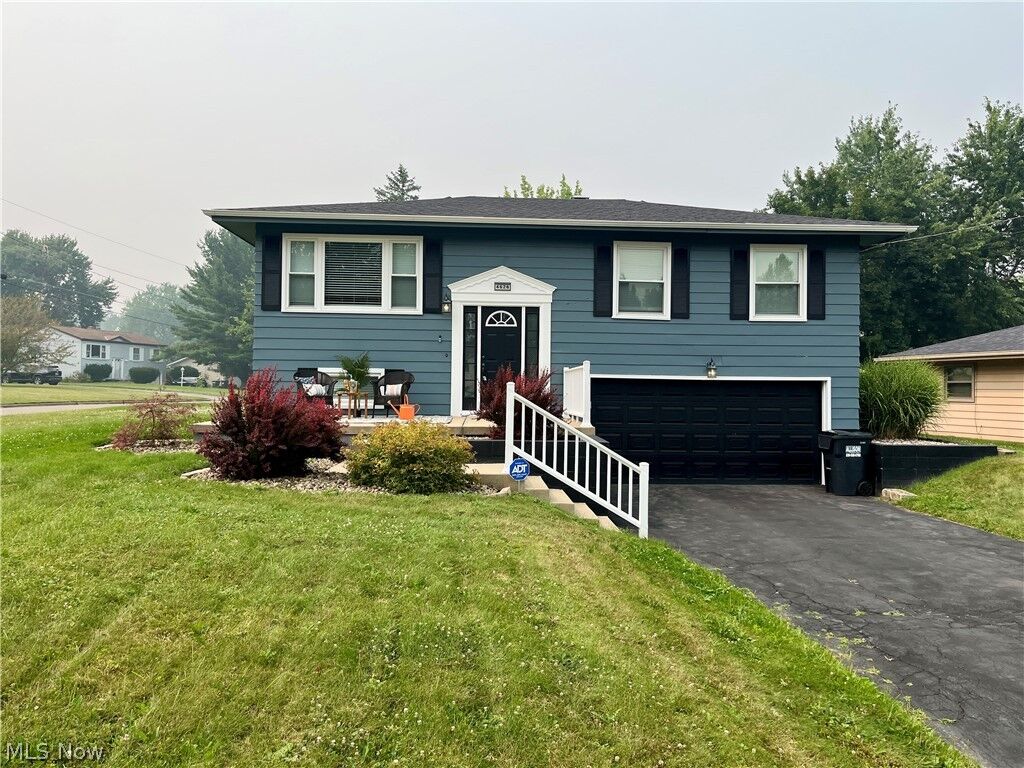 Property Photo:  4626 Warwick Drive S  OH 44406 
