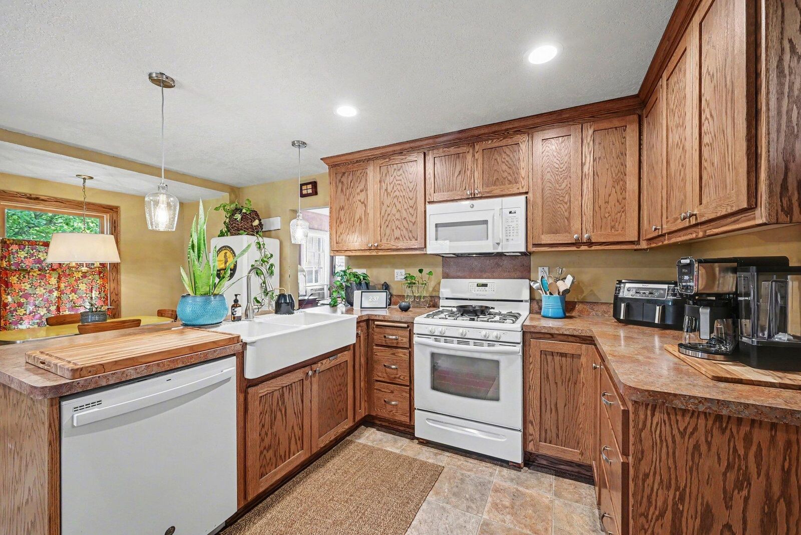 Property Photo: 1260 Woodbridge Street MN 55117