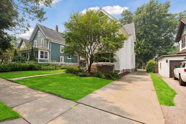Property Photo: 657 Delaware Avenue MN 55107