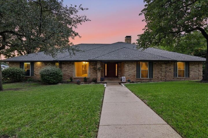 Property Photo: 6007 Forestcreek Court TX 76016