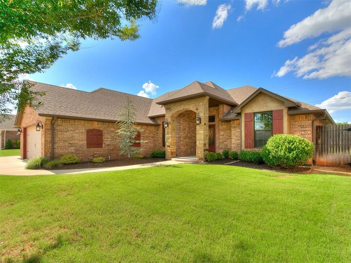 Property Photo:  12105 SW 45th Terrace  OK 73064 