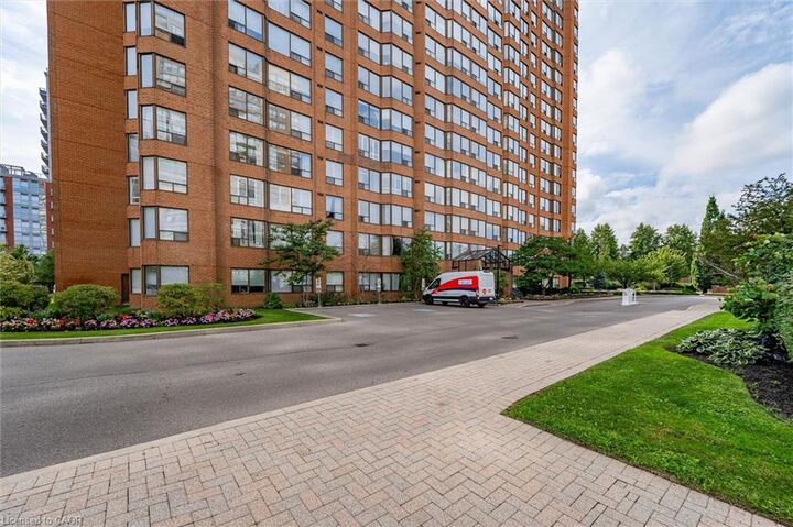 Property Photo: 1270 Maple Crossing Boulevard 808 ON L7S 2J3