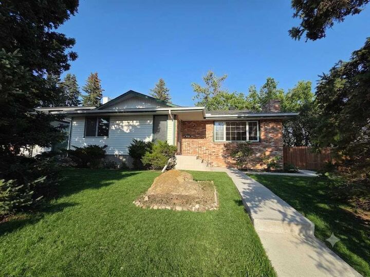5936 Dalmead Crescent NW — photo 1