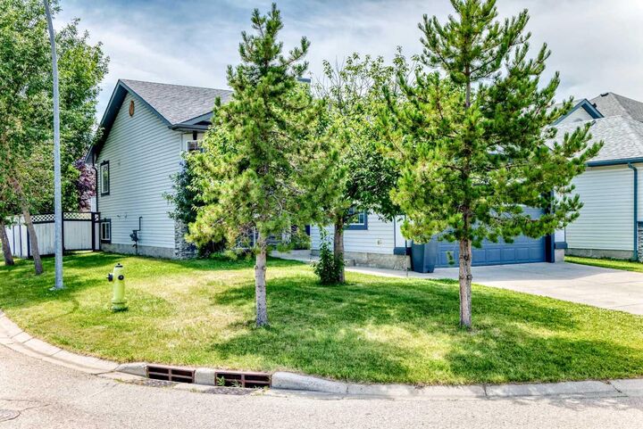 Property Photo:  152 Harvest Park Terrace NE  AB T3K 5W1 