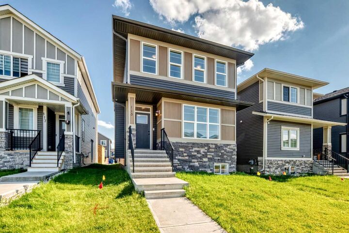 Property Photo:  113 Midtown Close SW  AB T4B 5G9 