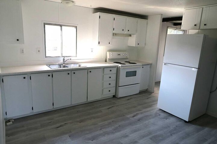 207 4 Street NW — photo 1