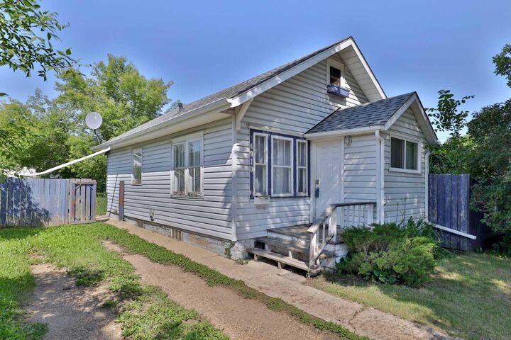 Property Photo: 4910 44 Street AB T4V 1C2