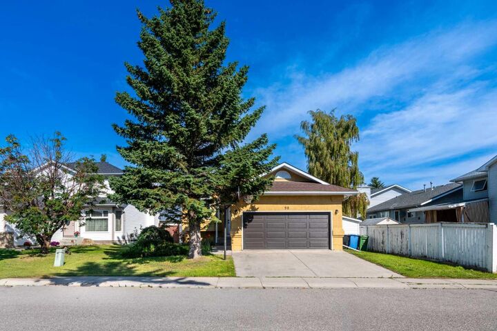 Property Photo:  98 Del Ray Road NE  AB T1Y 6V6 