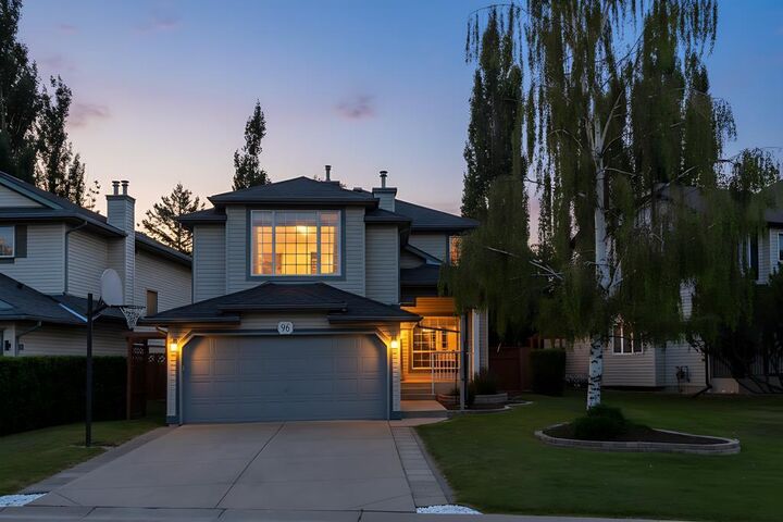 Property Photo:  96 Valley Brook Circle NW  AB T3B 5S2 