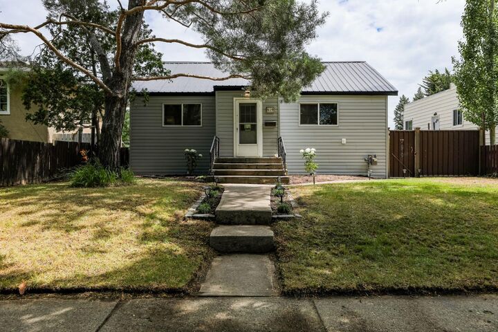 819 5 Street S — photo 1