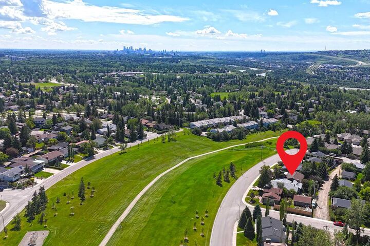 Property Photo:  243 Silvercreek Drive NW  AB T3B 4H1 