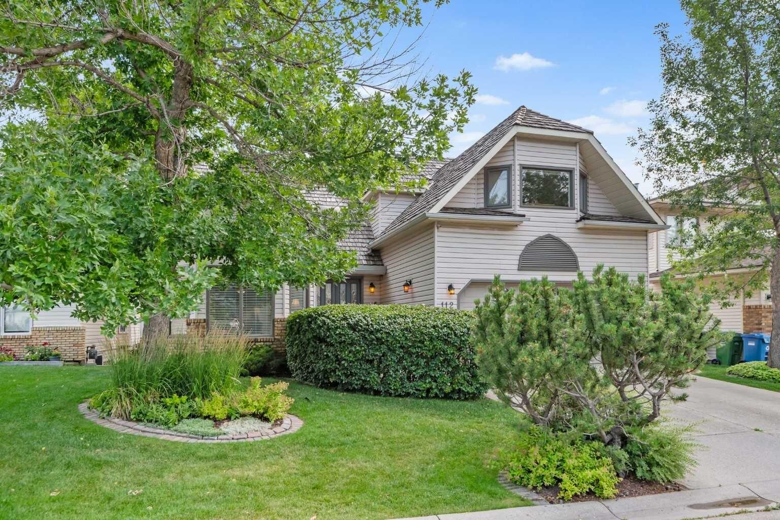 Property Photo: 112 Hawkford Crescent NW AB T3G 3G4