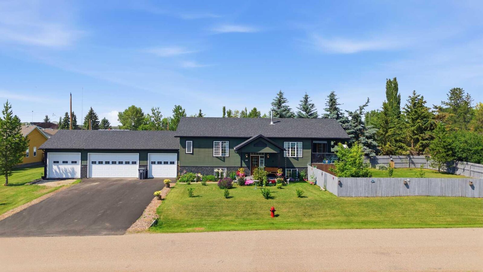 Property Photo: 428 6 Avenue AB T0M 0Y0