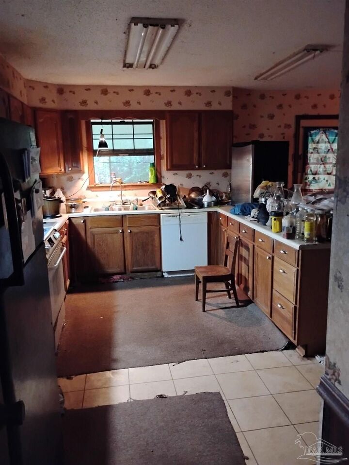 Property Photo: 136 Navarro Rd FL 32533
