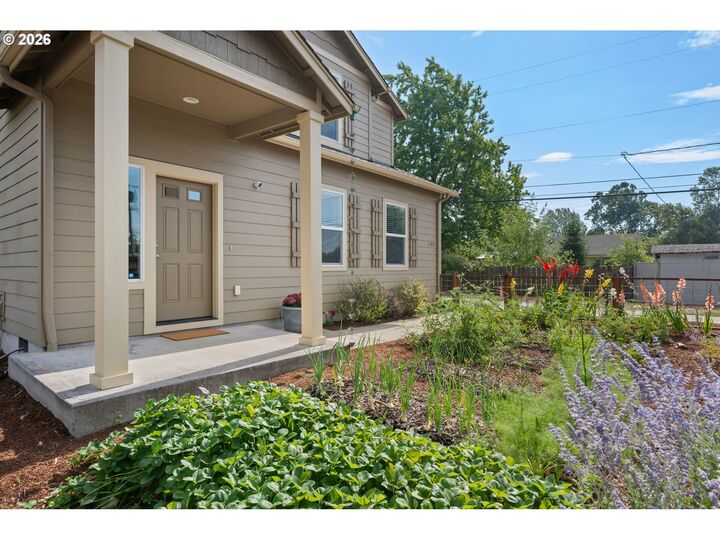 Property Photo: 1148 W 21st Ave OR 97405