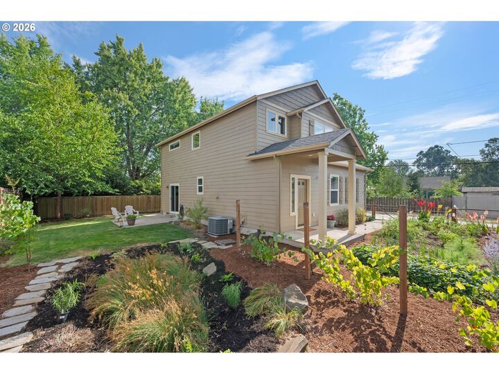 Property Photo:  1148 W 21st Ave  OR 97405 