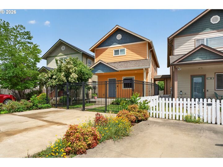 Property Photo: 4854 A St OR 97478