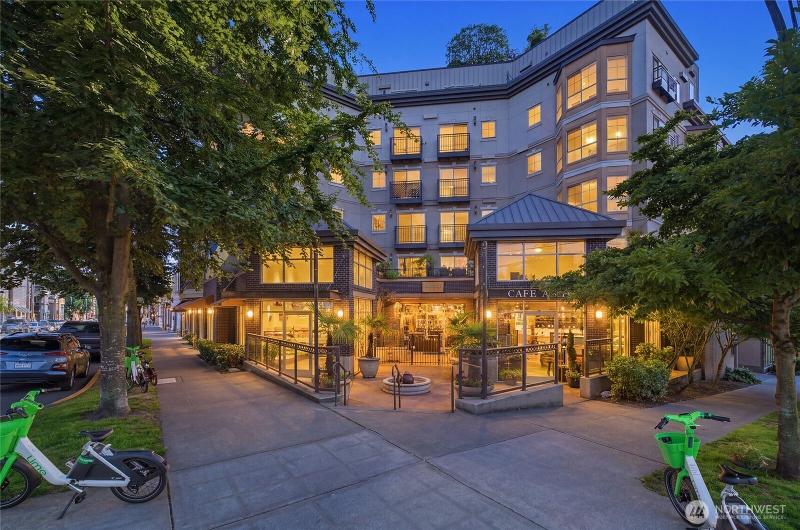 Property Photo: 1125 E Olive Street 604 WA 98122