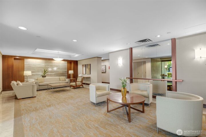 Property Photo:  1101  Seneca Street 402  WA 98101 