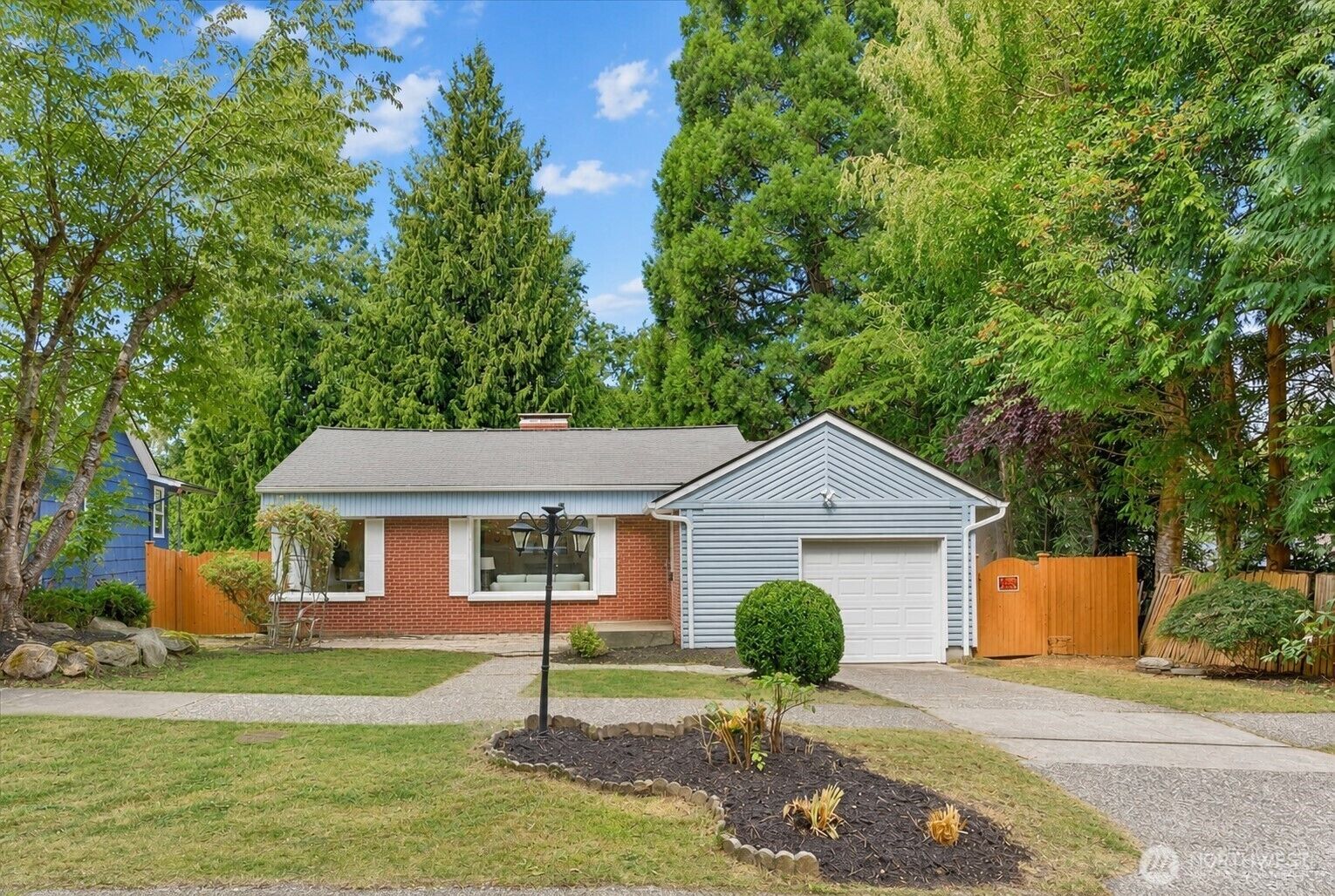 Property Photo: 4076 NE 87th Street WA 98115
